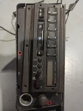 65142304503 Bmw 1992-1997 K1100lt Am Fm Stereo Radio And Cassette Player -