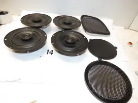 760000096 Harley Davidson Lot Of 4-6 1/2 Inch Speakers 2-boom Audio And 6- Speaker Grills For