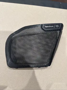 76001146 Harley-davidson Oem Fairing Speaker Grille Mesh Cover Cvo Road Glide Fltrx Left