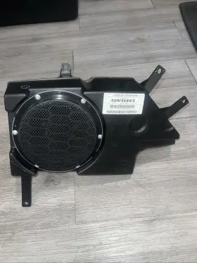 05091212ab Jeep 14-18 Cherokee Rear Subwoofer Sub Speaker Assy Oem